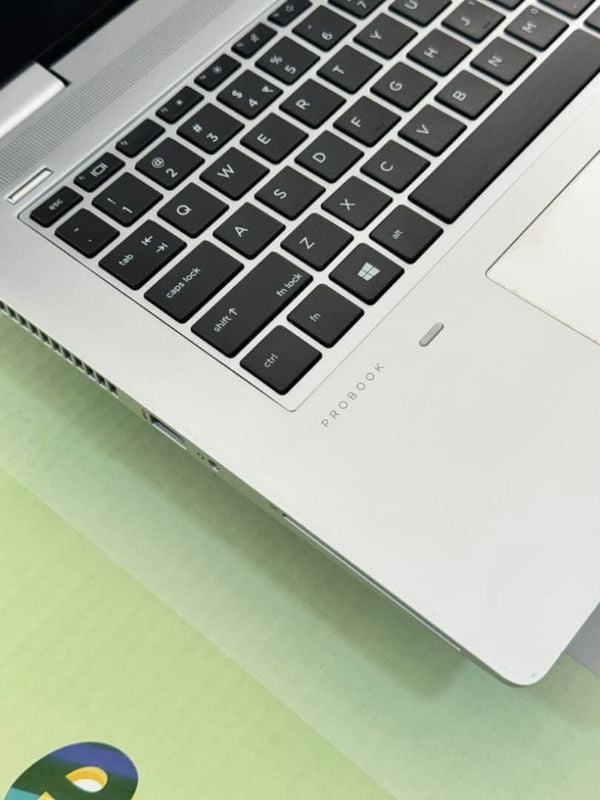 HP Probook 640G5 - CORE I5 - 8EME génération Modèle professionnel.
8Go RAM, Plus de 256Go SSD de Disque dur intégré