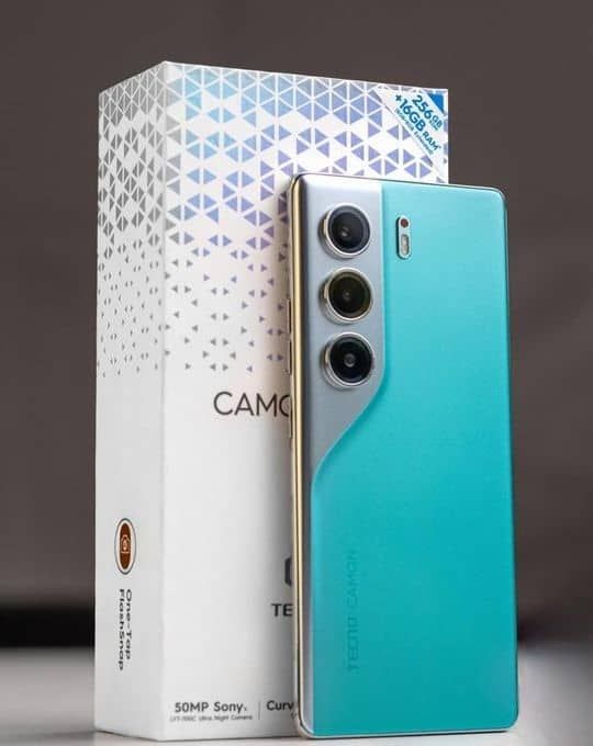 CAMON 40 pro
Tecno 256Go + 16Go ram (8+8)