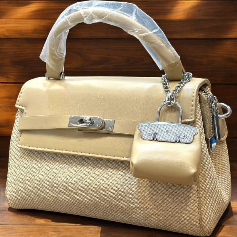 SAC a main 2 
Pour Femme