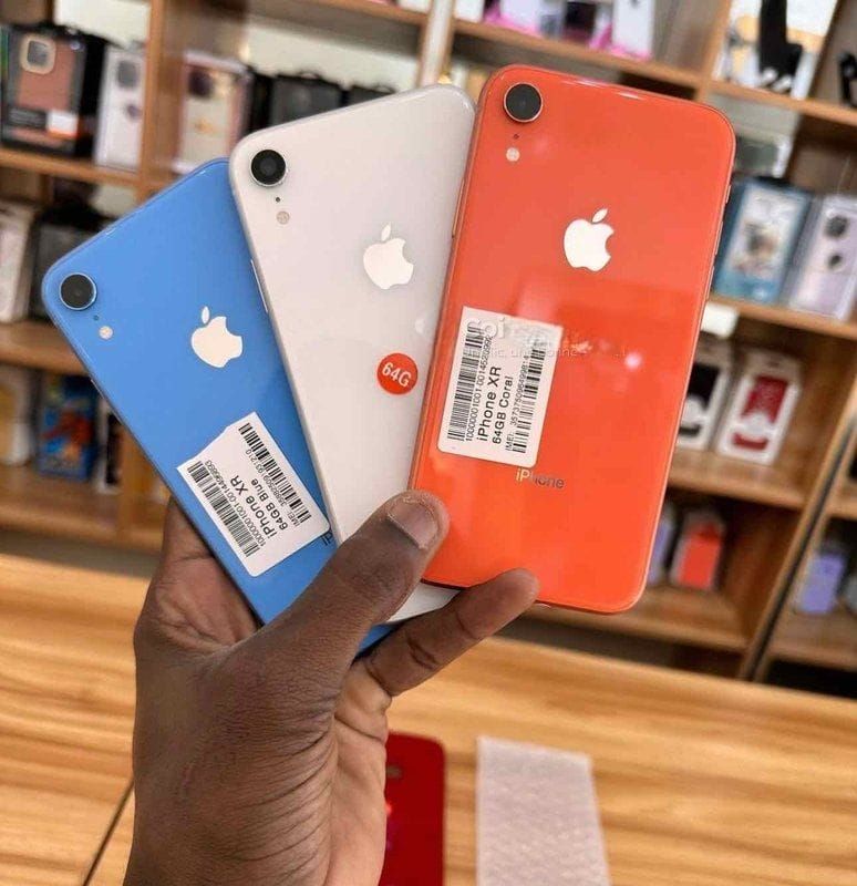 Apple IPhone XR- 6.1"
3Go RAM- 64 Go ROM- IOS 12