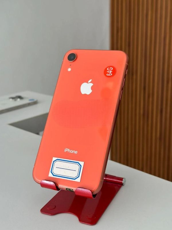 Apple IPhone XR- 6.1"
3Go RAM- 64 Go ROM- IOS 12