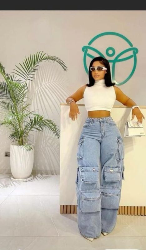 Pantalon cargo en jean. 
Mode femme