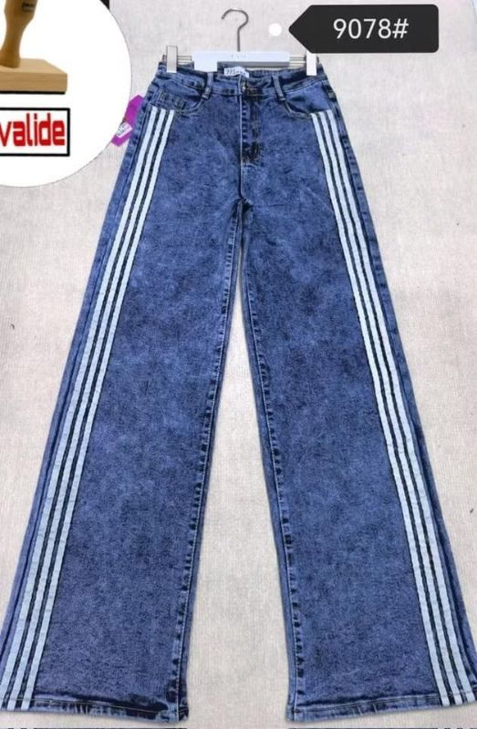 Un jean large
TOP FEMME