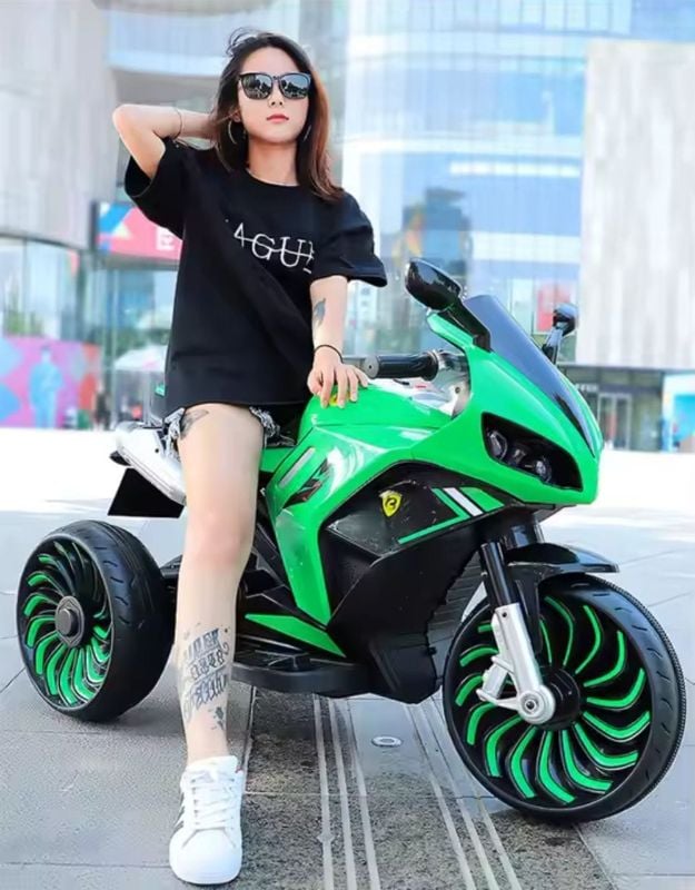 Moto Trois Roues Pour Enfants
Motos électrique rechargeable
Tranche d'âge 2 à 4 Ans, 5 à 7 ans, 8 à 13 Ans