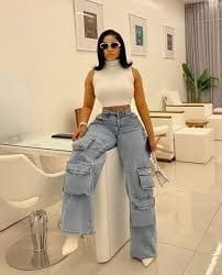 Pantalon cargo en jean. 
Mode femme