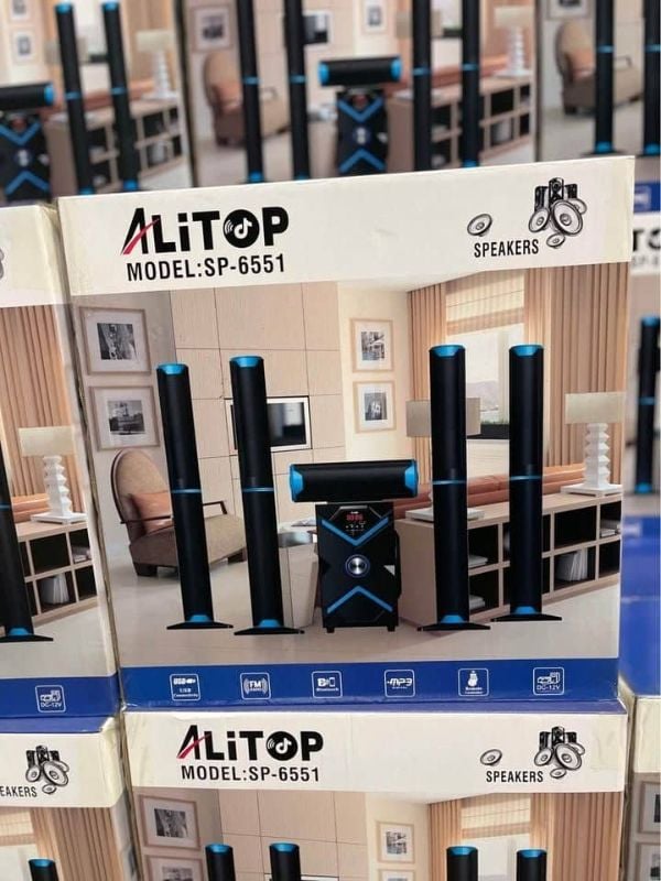 Home Cinéma
5 BAFFLES - Chaîne HI-FI - Bluetooth - FM RADIO