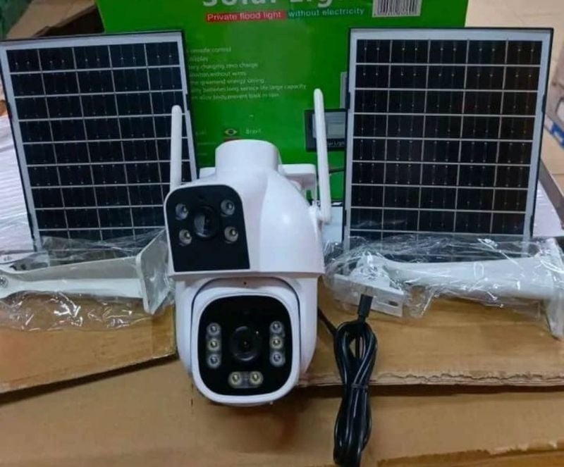 caméra de sécurité intelligente PASSE SANS WIFFI
AVEC 2 PANNEAUX SOLAIRE SOLAIRE