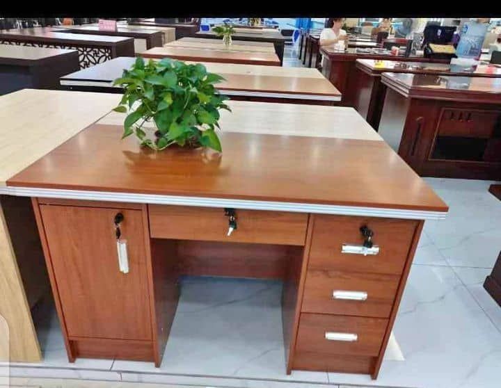 Table de Bureau - Table de Secrétaire
1.6 metre - En bois - Marron