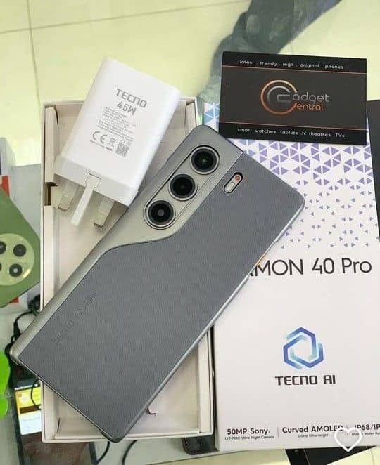 CAMON 40 pro GRIS
Tecno 256Go + 16Go ram (8+8)