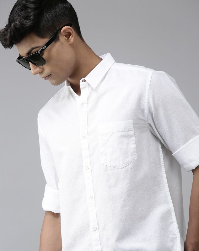 Men Regular Fit Solid Spread Collar Casual Shirt Menswear