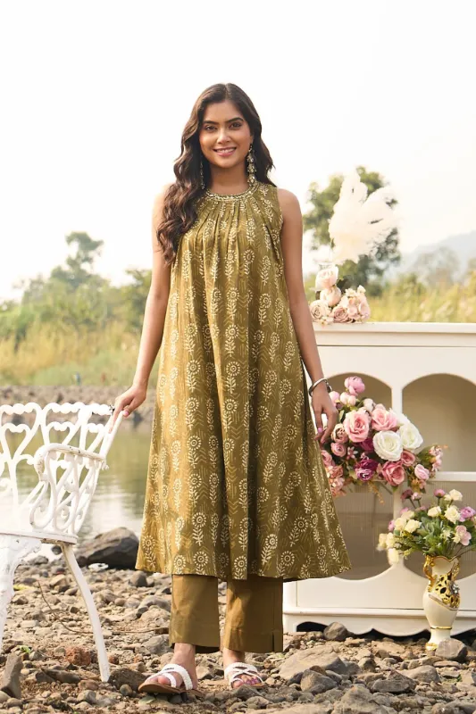 Mehndi Green Sleeveless Cotton Kurta Set with White Pattern Women