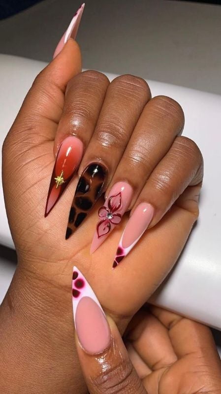 Construction sur capsules forme stiletto  XL + Nail Art et deco