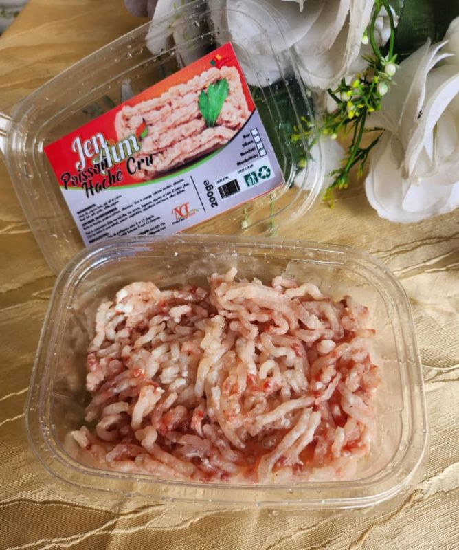 Poisson haché cru à l'ail