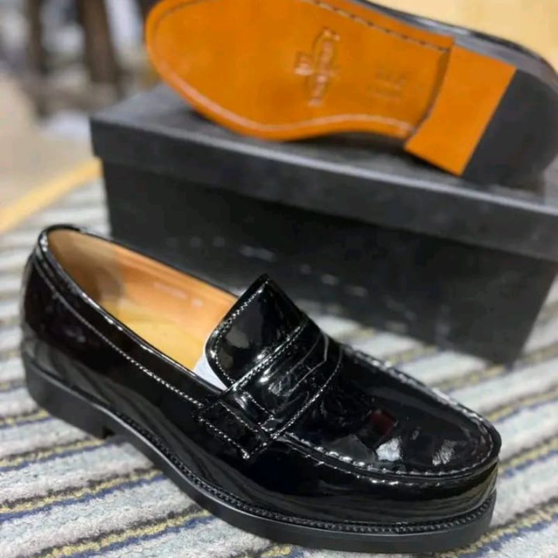 Paraboot Vignony en cuir verni noir.