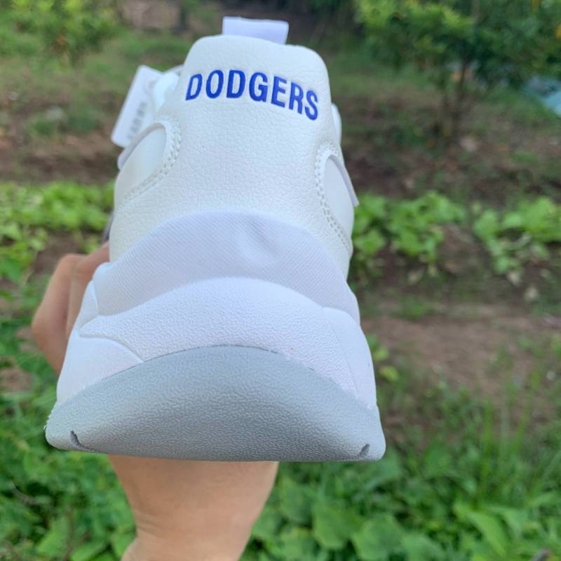 MLB LA