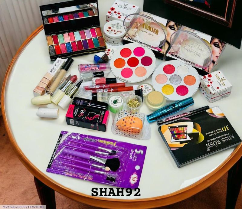 Ultimate 20 in 1 Makeup Deal - 10 Pcs Professional Cosmetic Kit