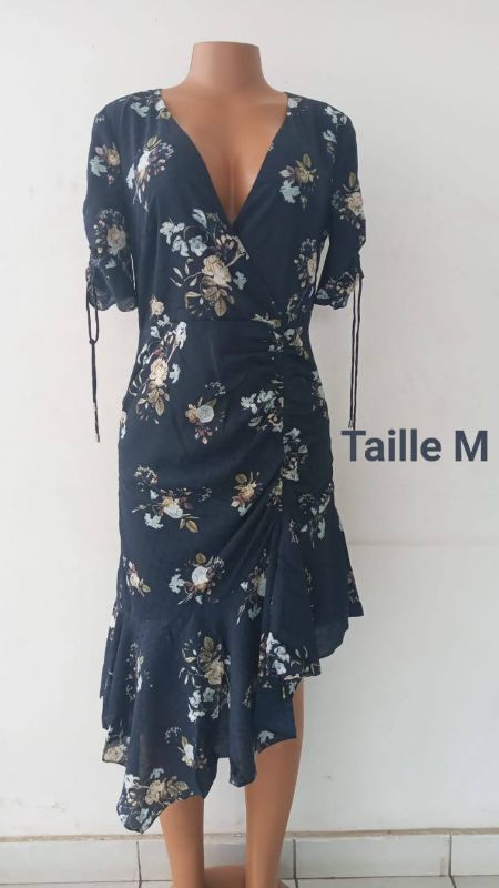 Robe bleu coupée décalée