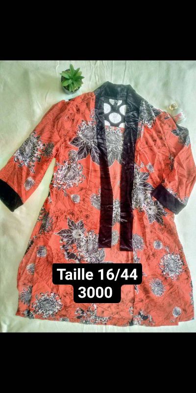Par dessus rouge manche velour