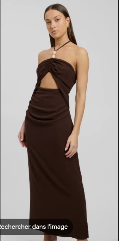 Robe de plage longue en mousseline de soie chocolat avce pertle et découpe