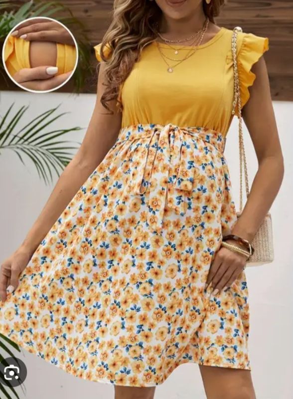 Robe à imprimé floral avec haut jaune moutarde à manche volantées