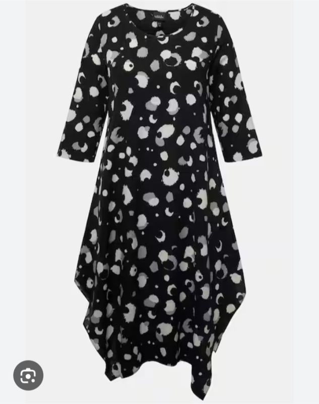Robe noire imprimée rond blanc