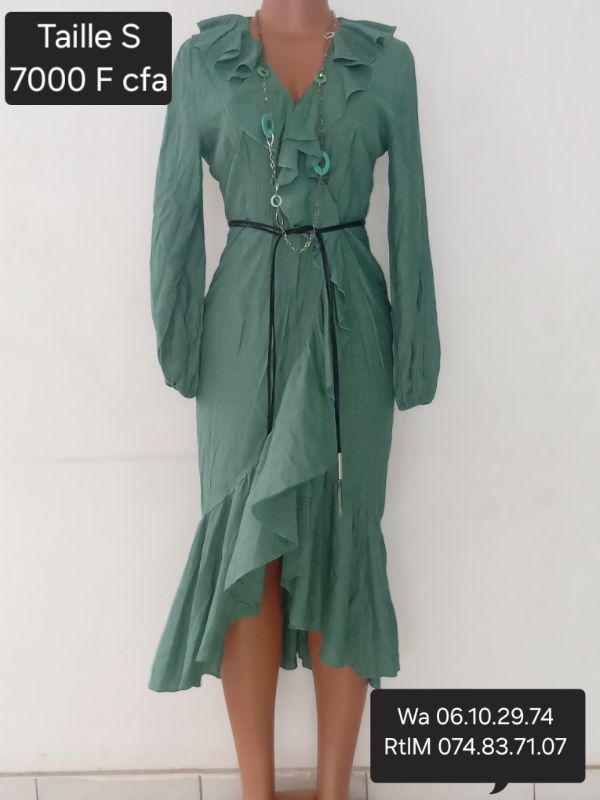 Robe verte bouteille porte feuille