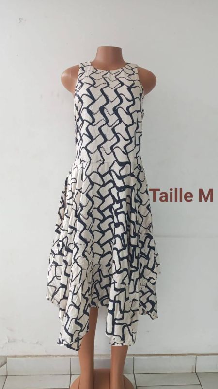 Robe blanc cassée imprimée rayure noire