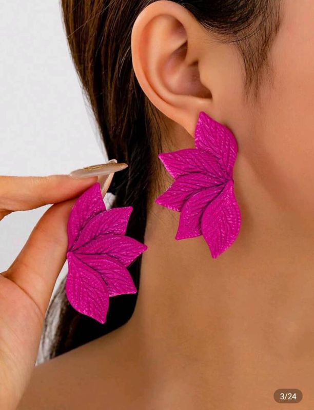 Boucles d’oreilles pétales magenta