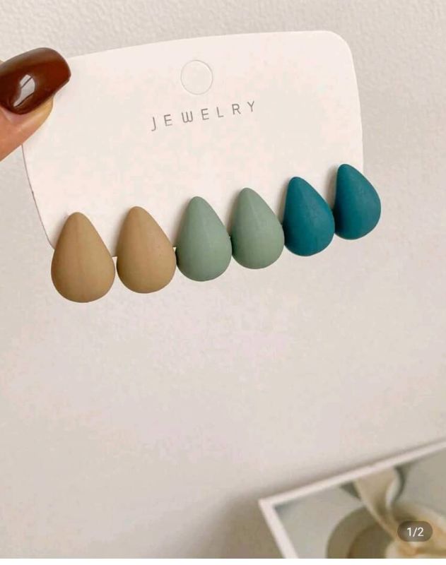 Set de boucles d’oreilles goutte mates