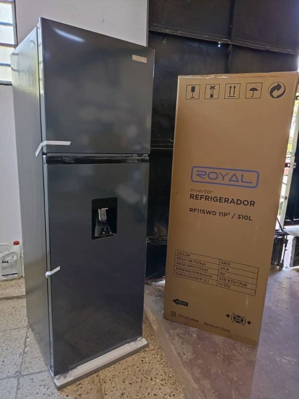 Refrigerador Royal  11cuft con dispensador (Inverter)