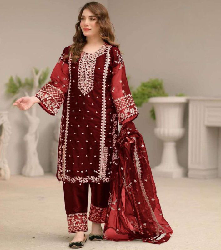 💫 Elegant 3PC Embroidered Suit 💫