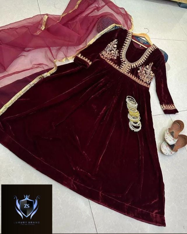 Velvet Winter Arrival 
Neck & Sleeves Embroidered Maxi With Four Sided Lace Dupatta 3PCs
