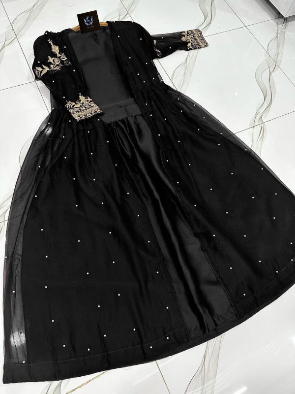 ✨ Embroidered Gown 3-Piece Set ✨