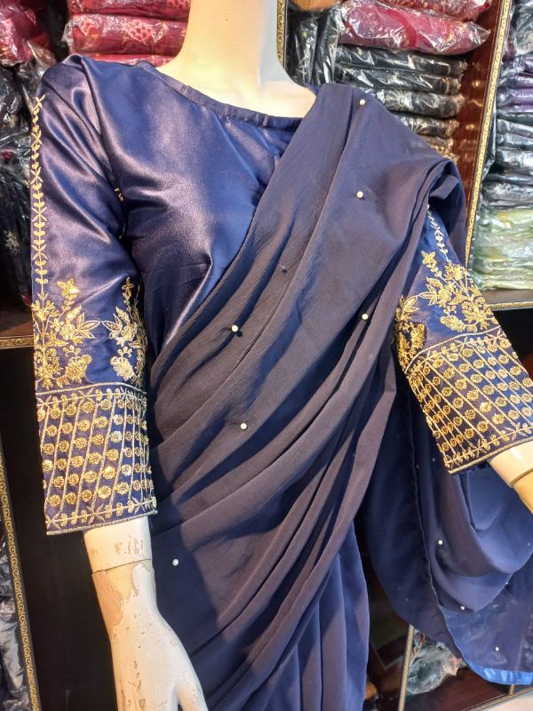 💜 Saree Collection 💜
✨ Silk Sleeves Sequence Embroidery Blouse
✔️ With Pettycoat & Pearls Attached Saree
