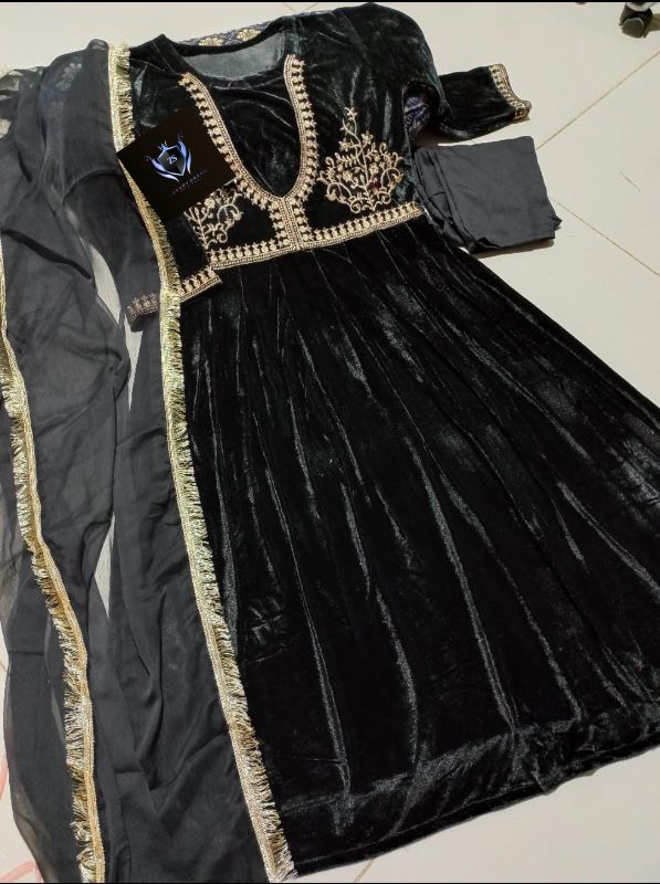 Velvet Winter Arrival 
Neck & Sleeves Embroidered Maxi With Four Sided Lace Dupatta 3PCs