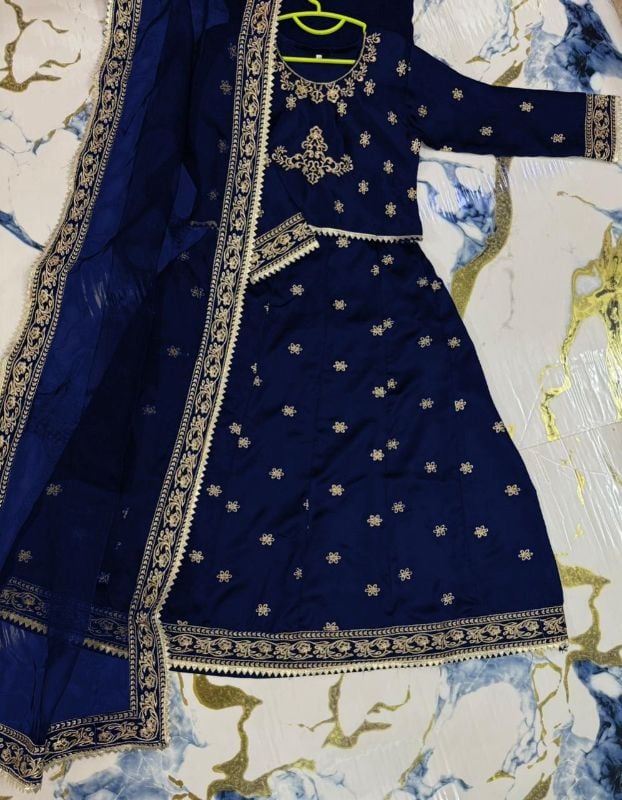 3Pcs Front Neck,Sleeves Embroidered Top With Embroidered Skirt And Four Side Emb With Lace Work Dupatta Kids 3Pcs😍