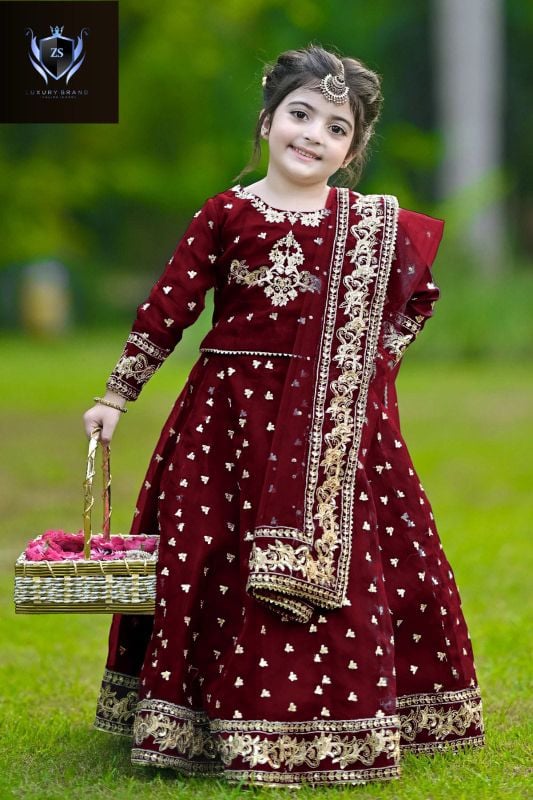 3Pcs Front Neck,Sleeves Embroidered Top With Embroidered Skirt And Four Side Emb With Lace Work Dupatta Kids 3Pcs😍