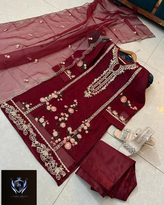 🌸 Neck, Sleeves And Daman Flower Embroidery With Embroidered Cut Work Dupatta 3PCs 🌸