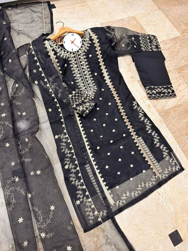 💫 Elegant 3PC Embroidered Suit 💫