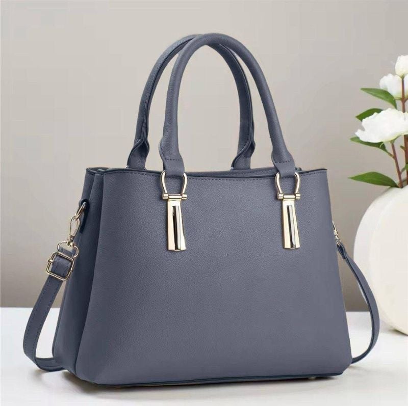 ✨ High Quality Handbag  
With Long Adjustable Belt👜