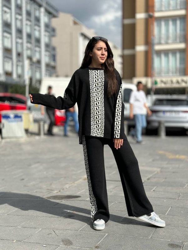 Drop-Shoulder Puzzle Printed  Sweat Style 2-Pcs Winter Tracksuit For Her.