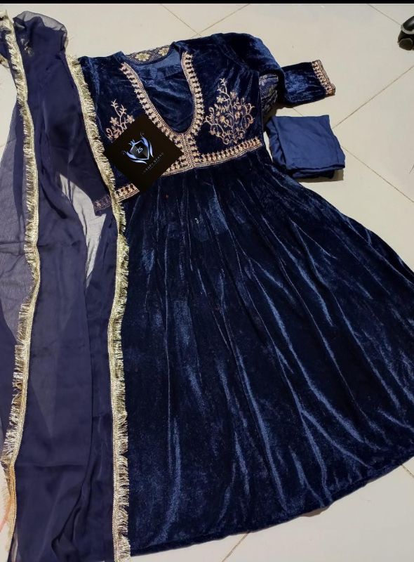 Velvet Winter Arrival 
Neck & Sleeves Embroidered Maxi With Four Sided Lace Dupatta 3PCs