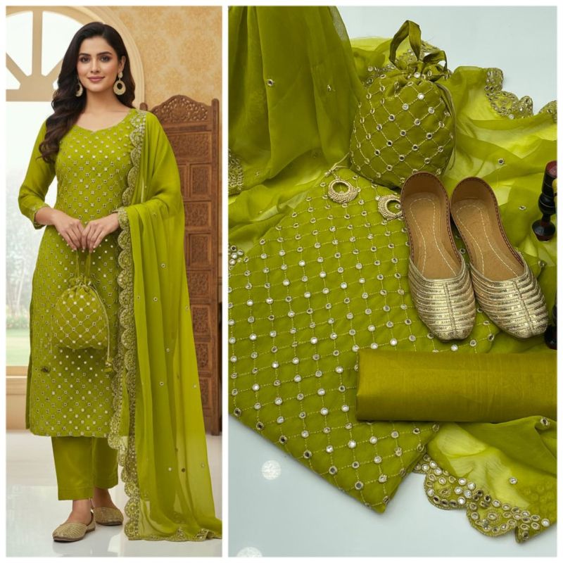 ✨ WEDDING COLLECTION ✨  
💫 5-Piece Premium Ensemble 💫  

خوبصورت شوز ساتھ بالکل فری 🥳 🥳 🎉