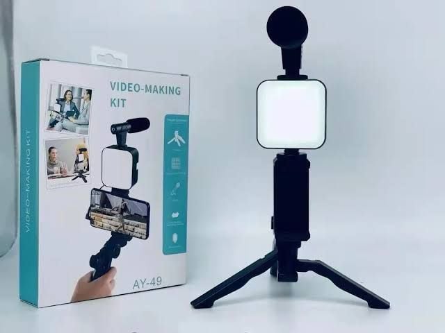 🥰 Handy VLogging Kit with Mic / Light and Wireless Remote🥰