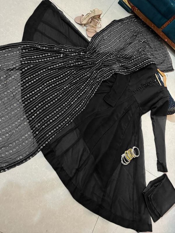 ✨Heavy Embroidered Dupatta with Long Maxi & Trouser – 3PCs✨