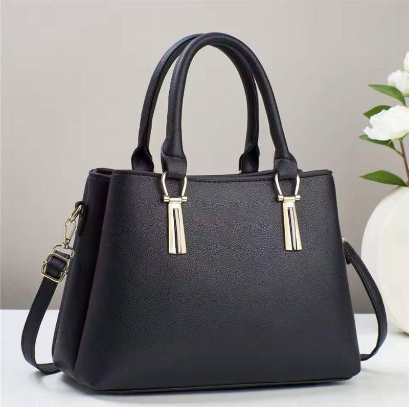 ✨ High Quality Handbag  
With Long Adjustable Belt👜