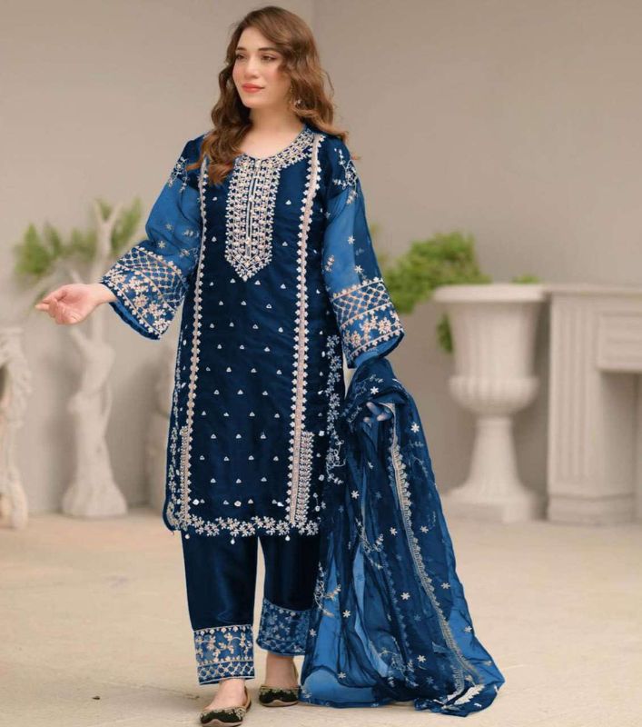 💫 Elegant 3PC Embroidered Suit 💫