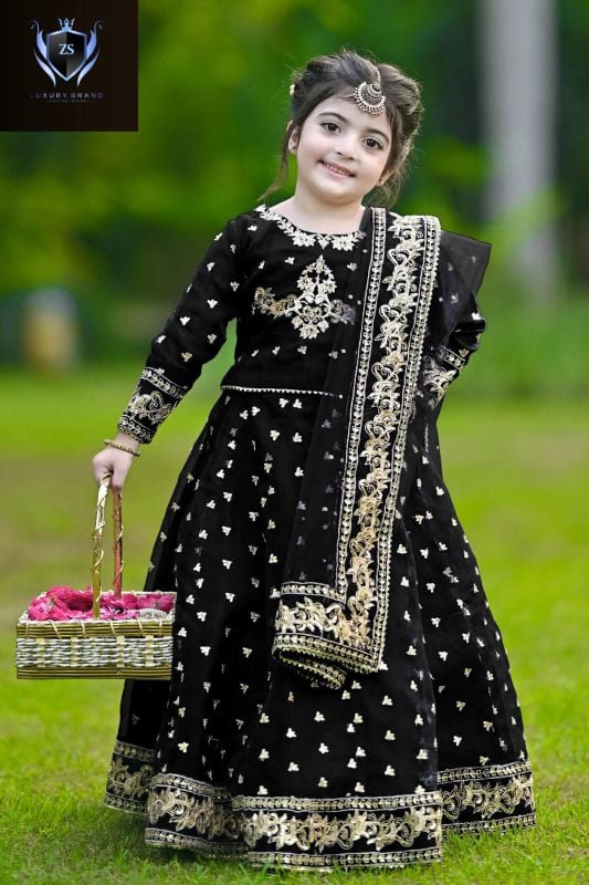3Pcs Front Neck,Sleeves Embroidered Top With Embroidered Skirt And Four Side Emb With Lace Work Dupatta Kids 3Pcs😍