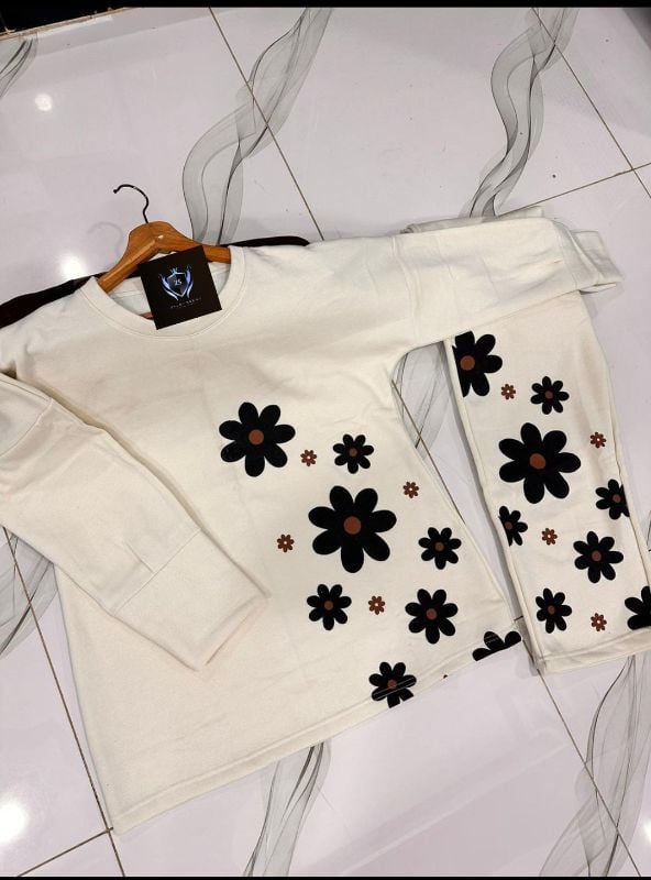 ❄️ Winter Fleece Collection ❄️  
🔥 Stylish & Cozy 2Pcs Set 🔥