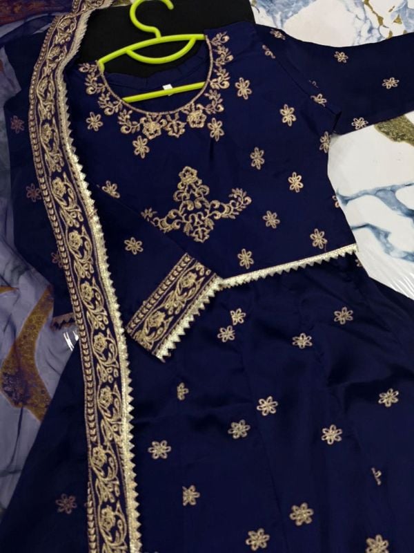 3Pcs Front Neck,Sleeves Embroidered Top With Embroidered Skirt And Four Side Emb With Lace Work Dupatta Kids 3Pcs😍